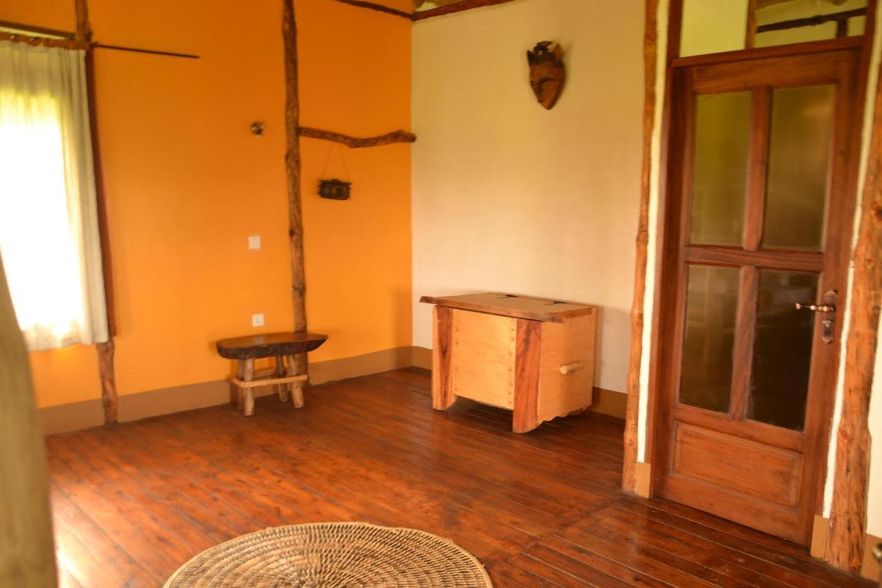 Topi Lodge Katunguru Exterior photo