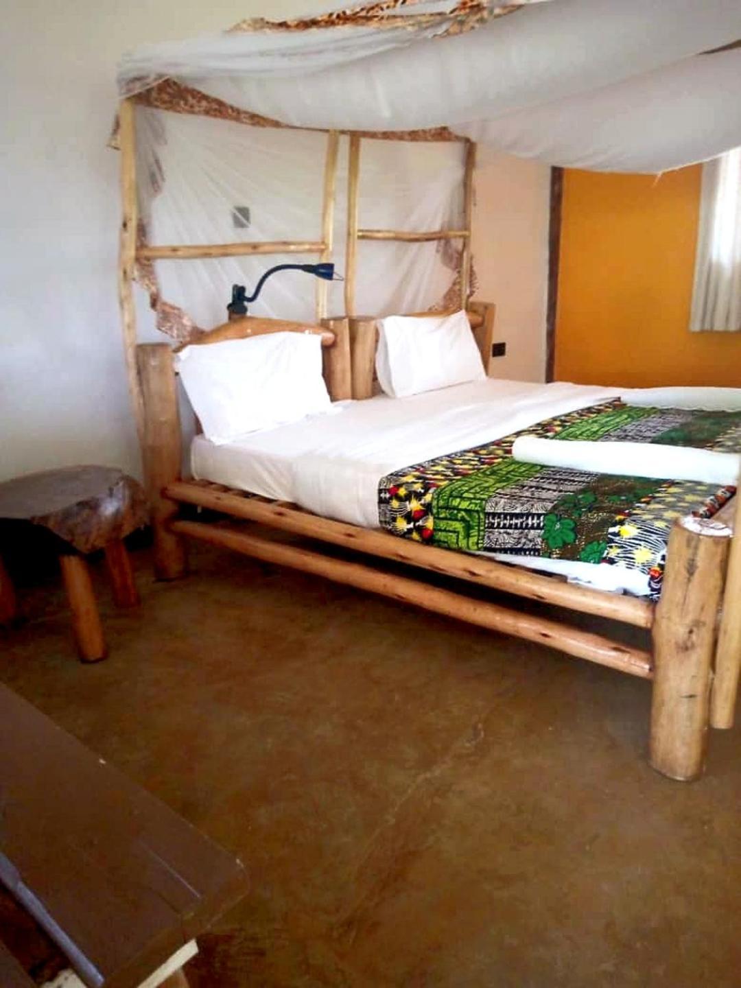 Topi Lodge Katunguru Exterior photo